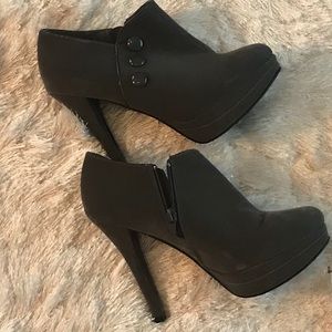 Gray heel. 🦋